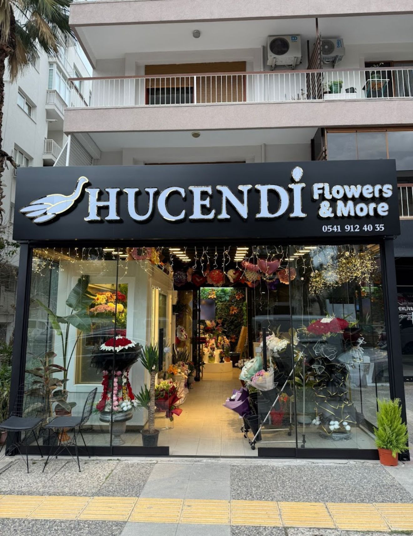 Hucendi Çiçek Dünyası resmi