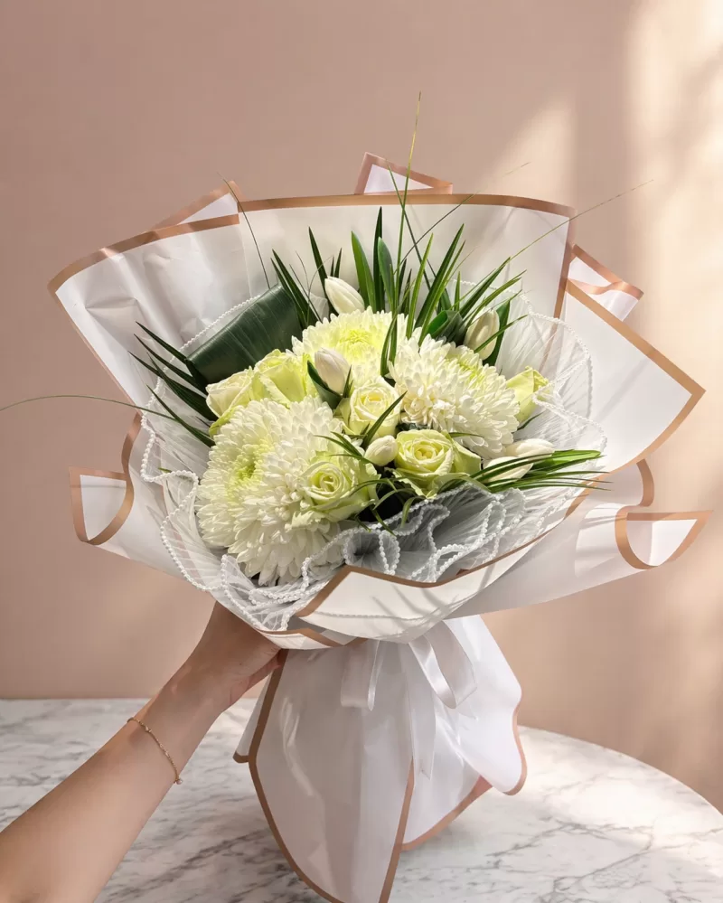 İthal Krizantem Beyaz Lale Gül Buketi