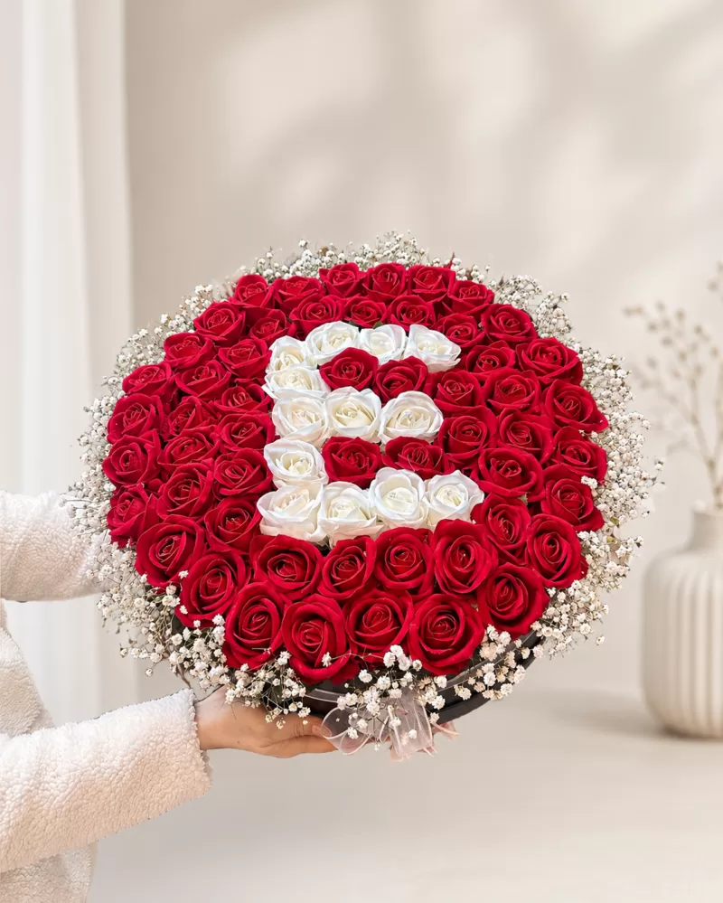 Kişiye Özel Baş Harfli Yapy Gül Aranjmanı