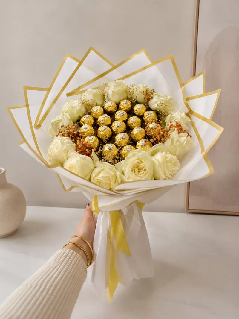 Rocher Çikolata - Canlı Beyaz Gül Buketi