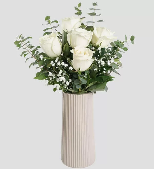 Bej Vazoda Beyaz Güller